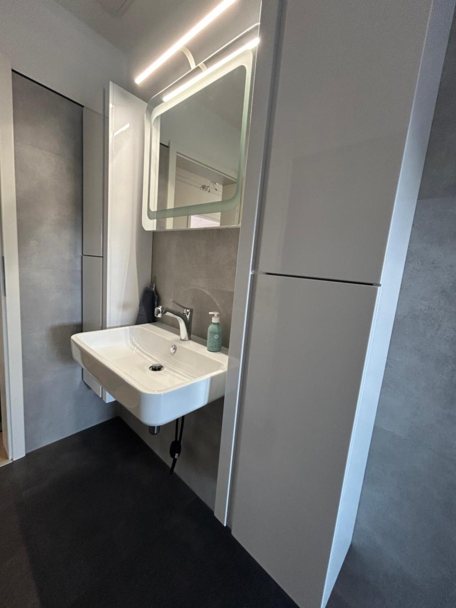 Schoene Neue 4 Zimmer Wohnung Mit Sued-Balkon Bis 8 Personen Naumburg  Exterior foto